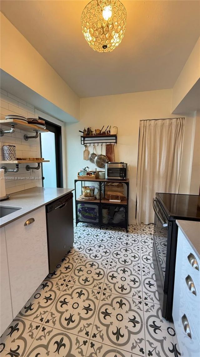 2 NE 44 St, Miami, FL 33137 Photo