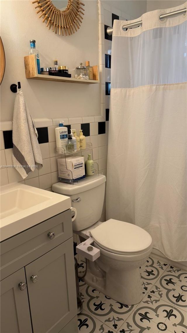 2 NE 44 St, Miami, FL 33137 Photo