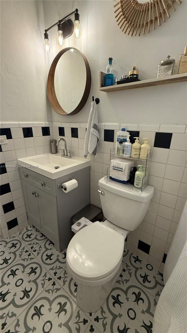 2 NE 44 St, Miami, FL 33137 Photo
