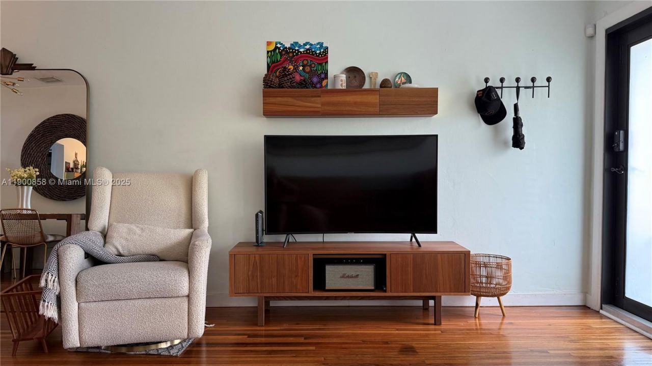 2 NE 44 St, Miami, FL 33137 Photo