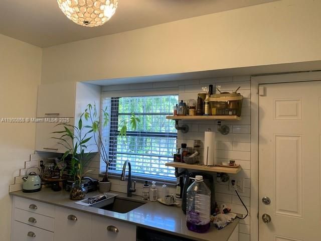 2 NE 44 St, Miami, FL 33137 Photo