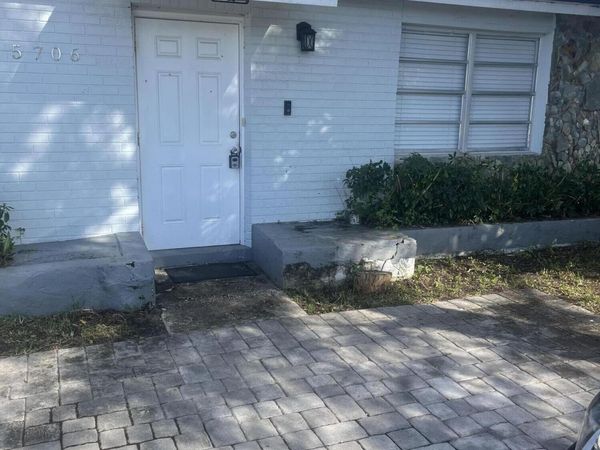 5706 Candlewood Avenue, Mangonia Park, FL 33407