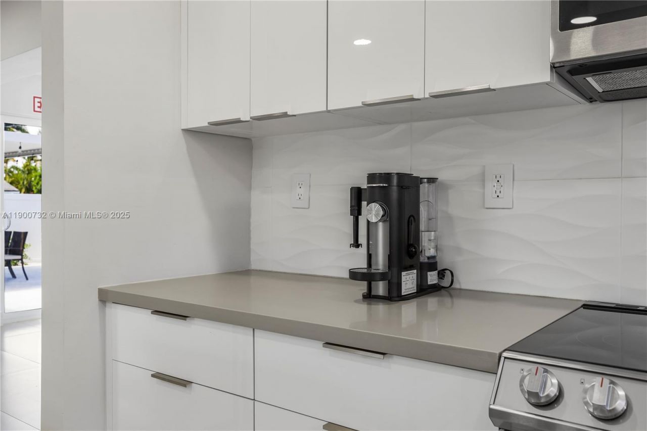 1104 N 13th Ter, Hollywood, FL 33019 Photo