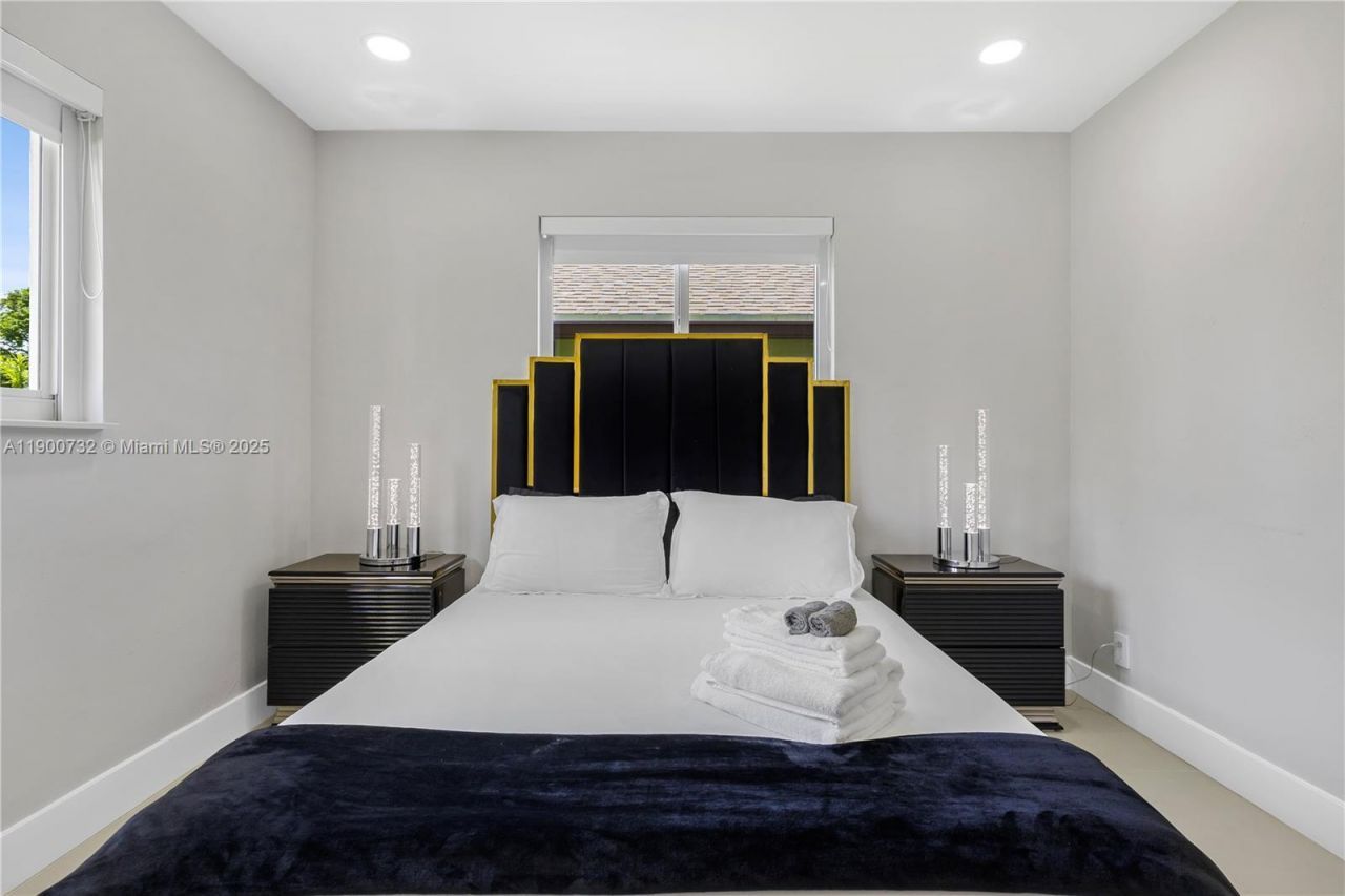 1104 N 13th Ter, Hollywood, FL 33019 Photo