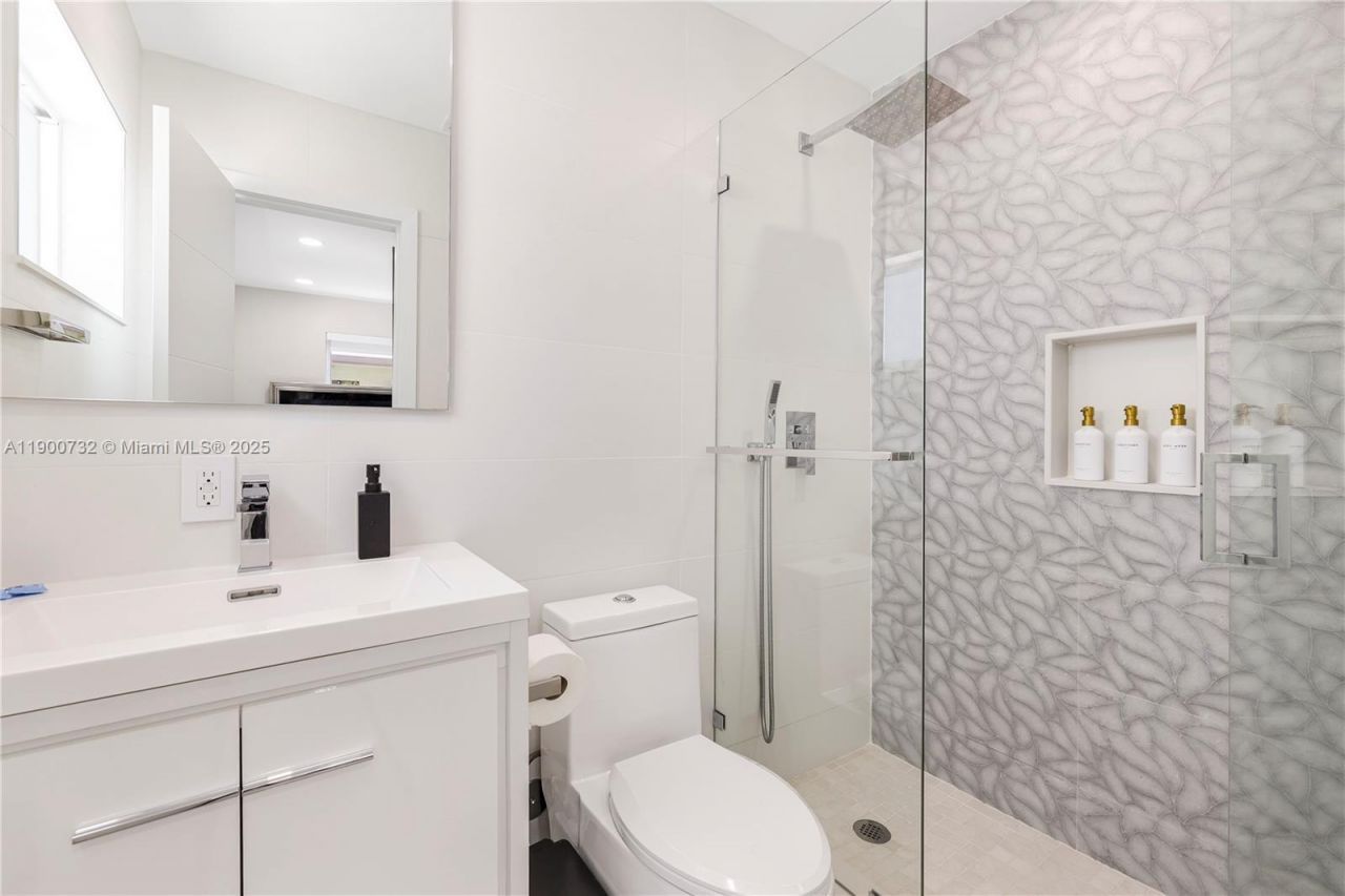 1104 N 13th Ter, Hollywood, FL 33019 Photo