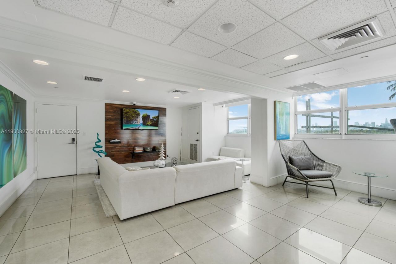 650 West Ave, Unit 303, Miami Beach, FL 33139 Photo