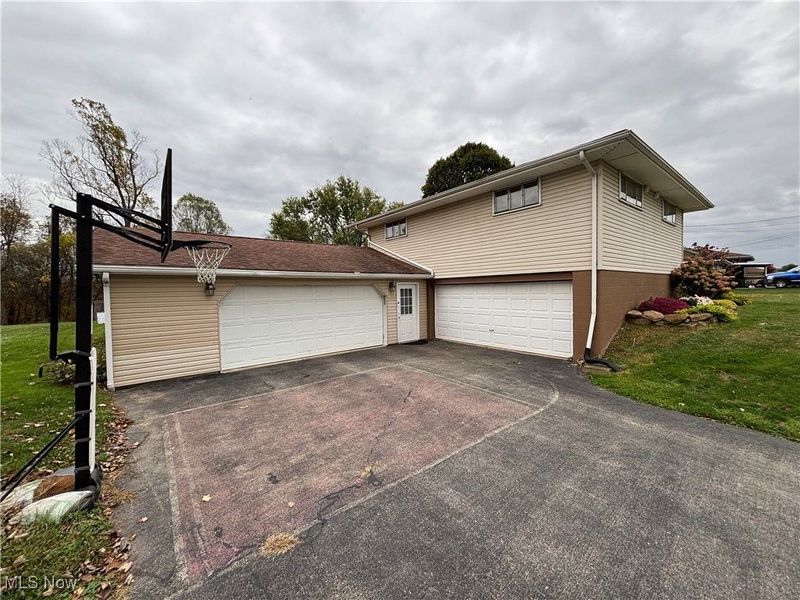 19498 Frischkorn Drive, Wellsville, OH 43968 Photo 2