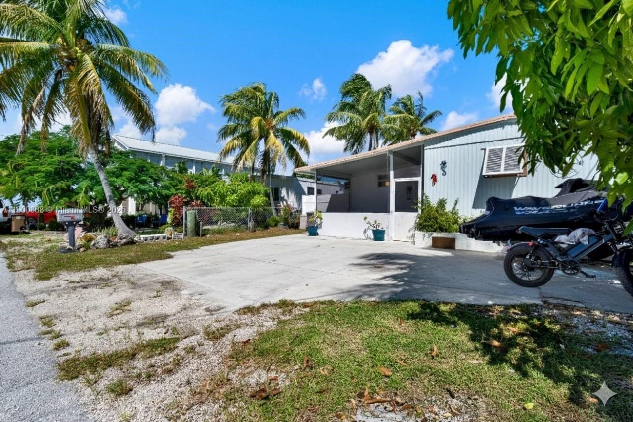 124 Valjean Ln, Tavernier, FL 33070 Photo