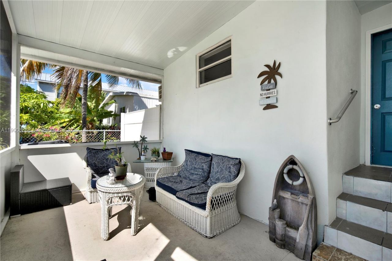 124 Valjean Ln, Tavernier, FL 33070 Photo