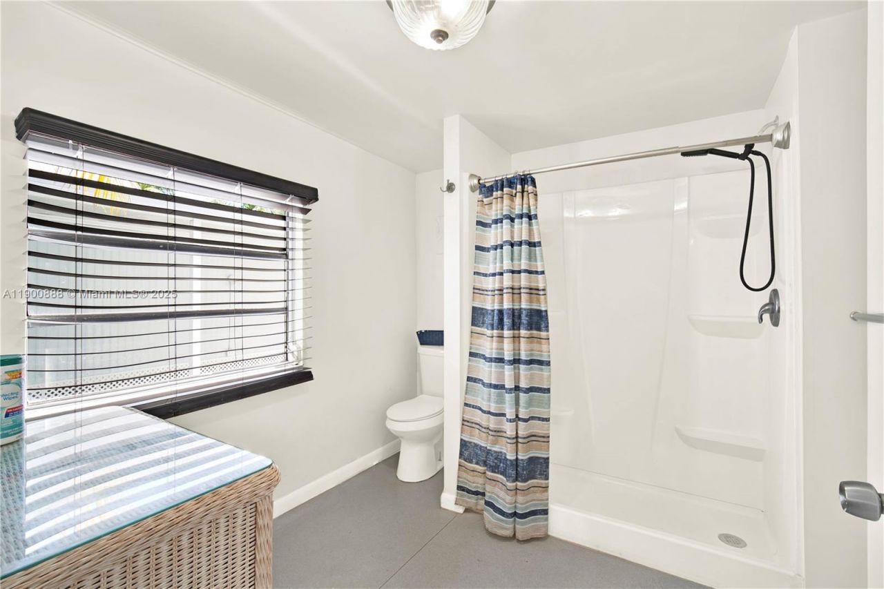 124 Valjean Ln, Tavernier, FL 33070 Photo