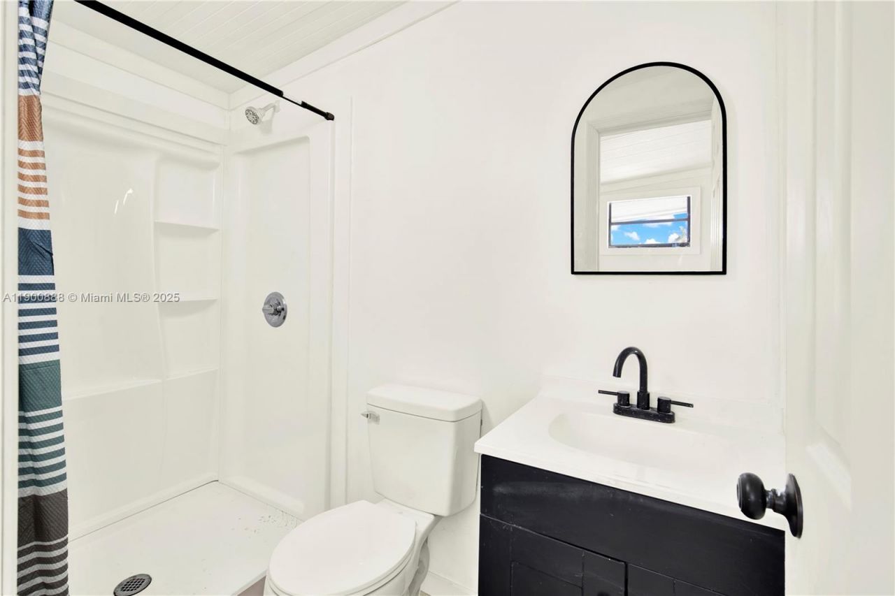 124 Valjean Ln, Tavernier, FL 33070 Photo