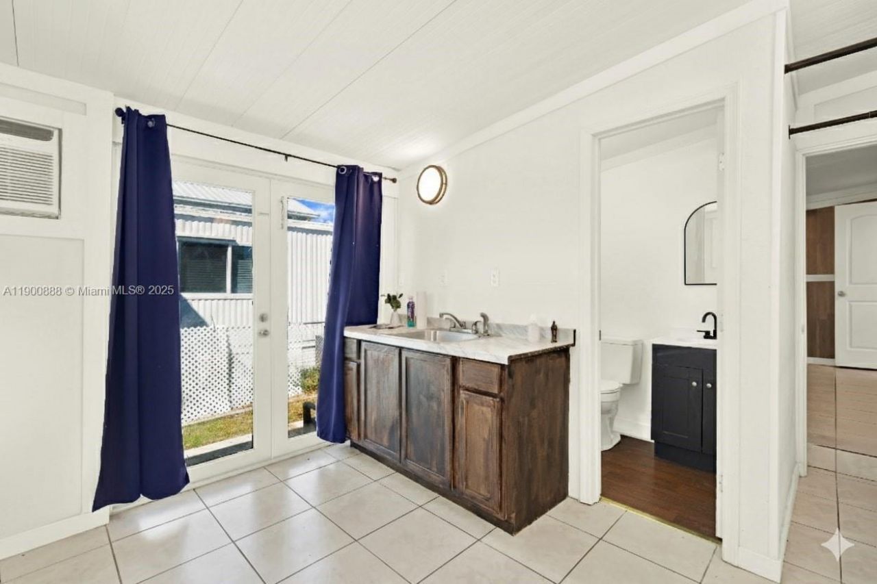 124 Valjean Ln, Tavernier, FL 33070 Photo