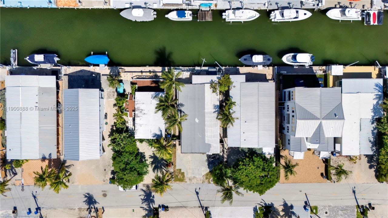 124 Valjean Ln, Tavernier, FL 33070 Photo