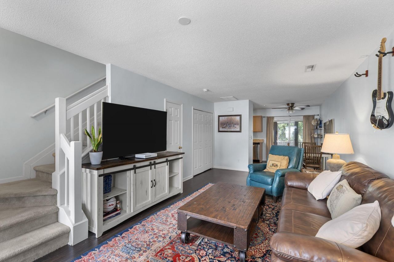 341 Kelsey Boulevard Photo 4