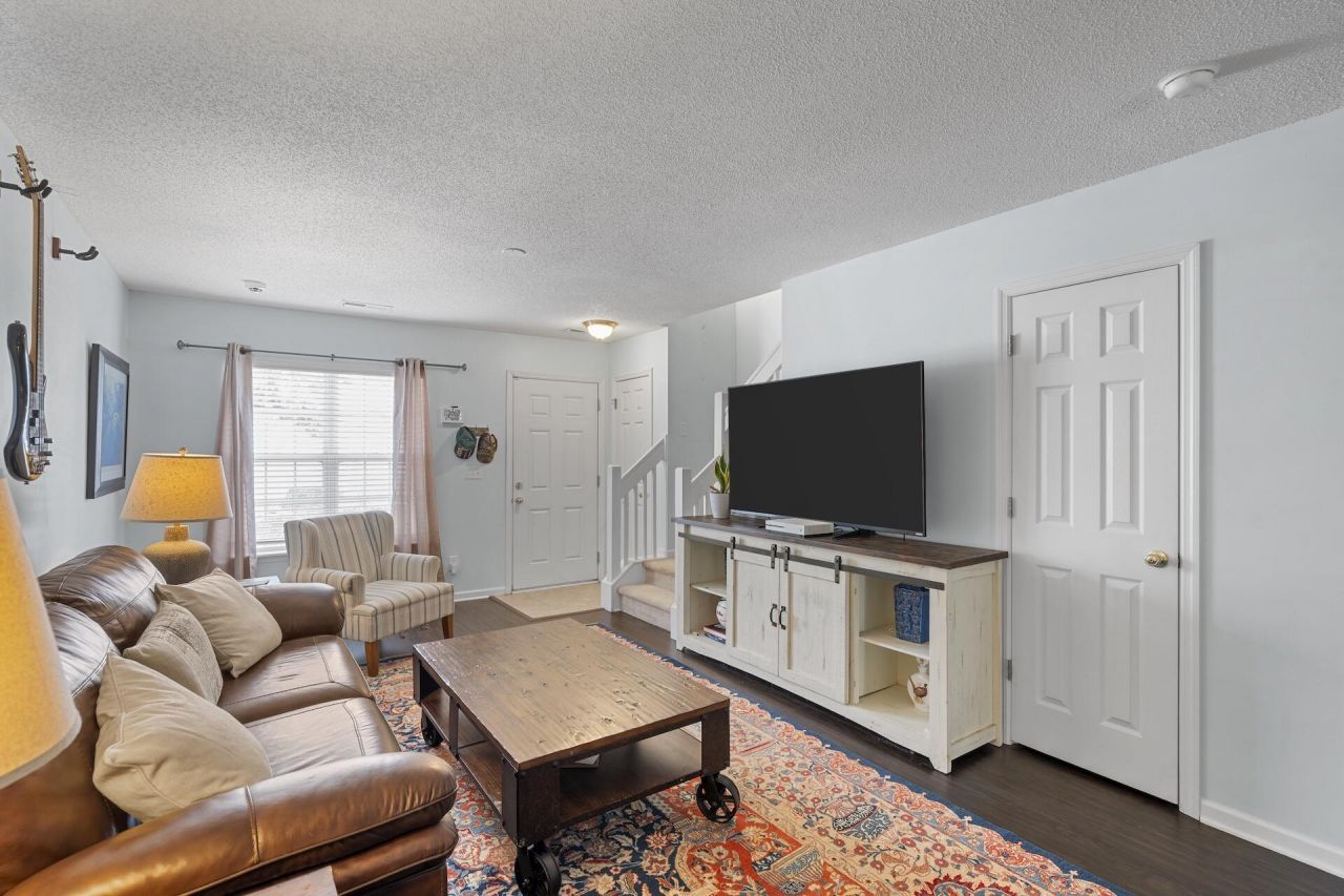 341 Kelsey Boulevard Photo 6