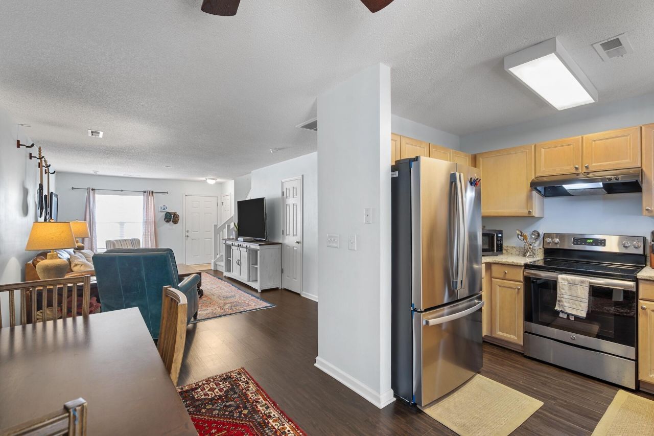 341 Kelsey Boulevard Photo 7