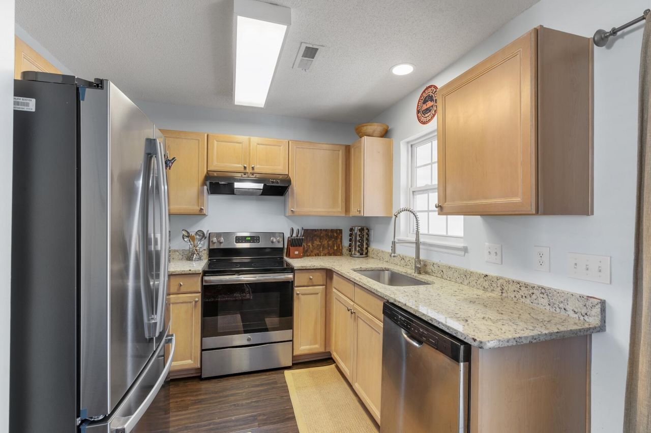 341 Kelsey Boulevard Photo 8