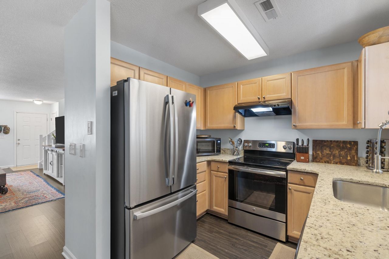 341 Kelsey Boulevard Photo 9