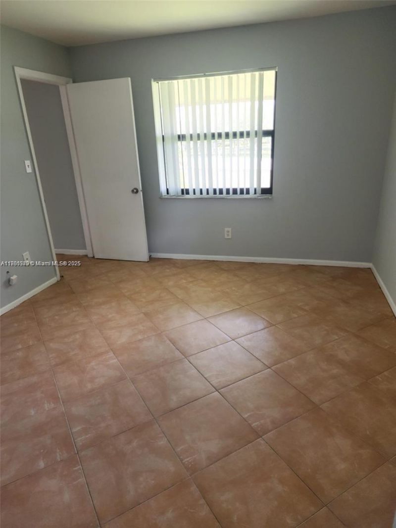6061 Shakerwood Cir, Unit 208, Tamarac, FL 33319 Photo
