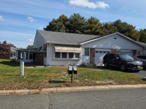 2 Crockett Lane, Manchester, NJ 08759