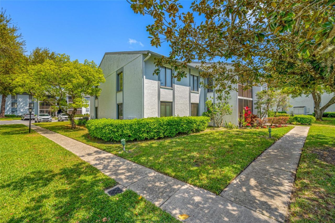 1345 Pine Ridge Circle E, Unit C2, Tarpon Springs, FL 34688 Main Photo