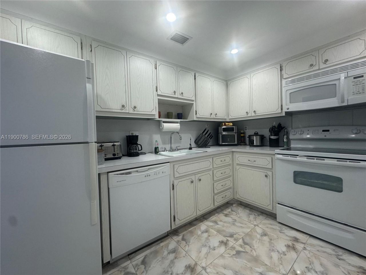 1965 S Ocean Dr, Unit 8B, Hallandale Beach, FL 33009 Photo