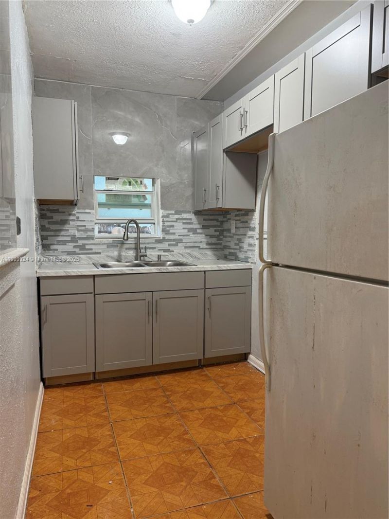 1918 NW 82nd St, Miami, FL 33147 Photo