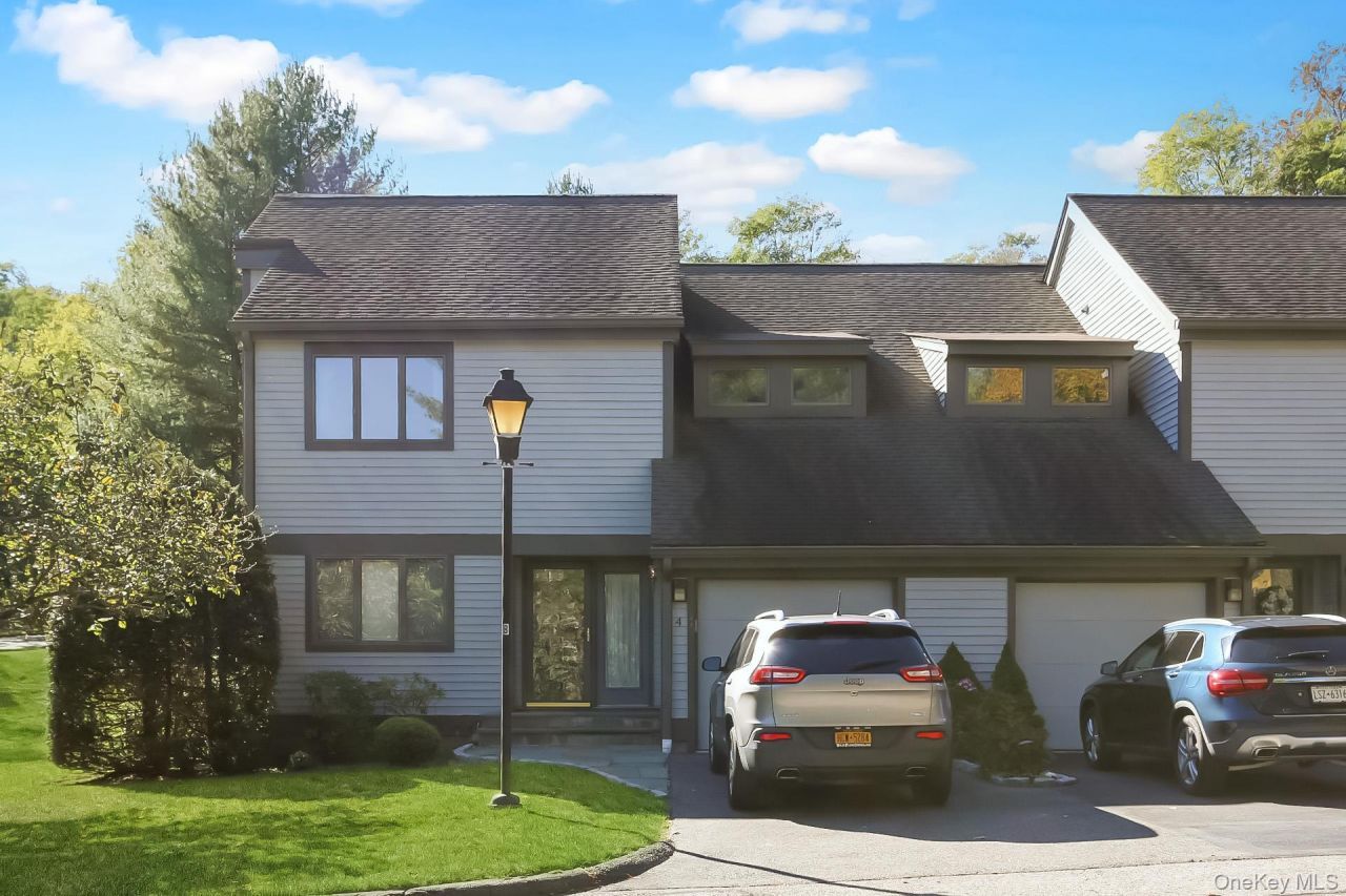 4 Lily Court, Yorktown Heights, NY 10598 Main Photo