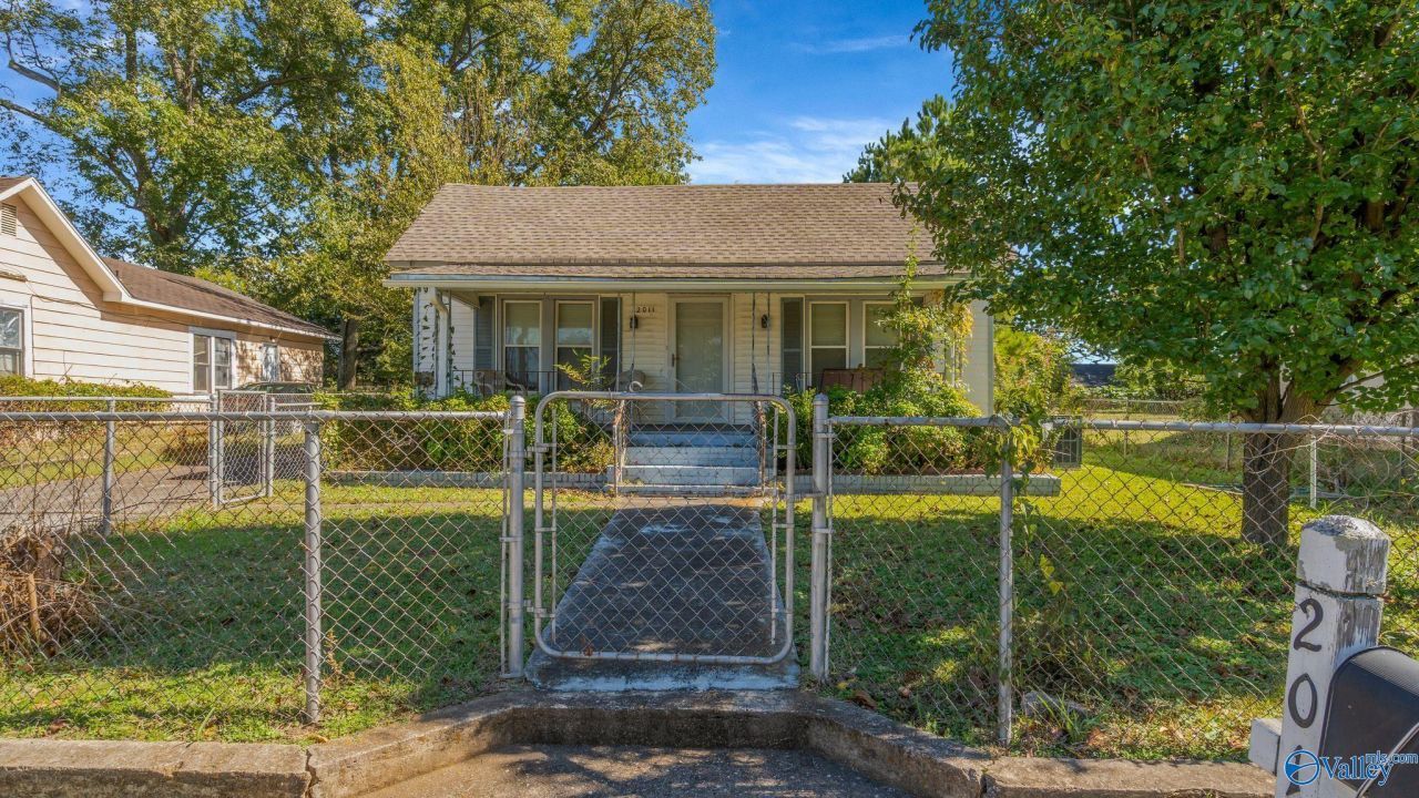 2011 1st Street Sw, Huntsville, AL 35805 Main Photo