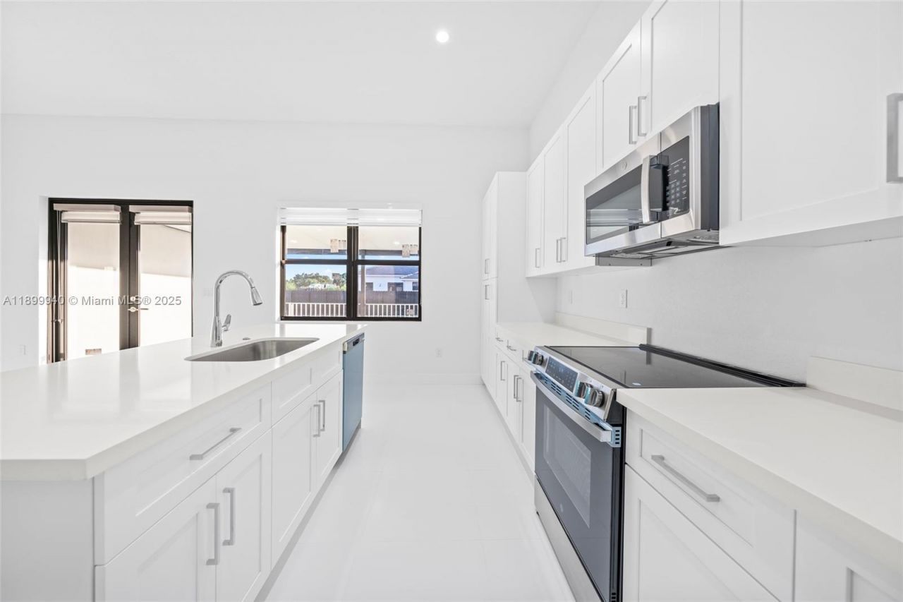 19504 SW 324th St, Homestead, FL 33030 Photo