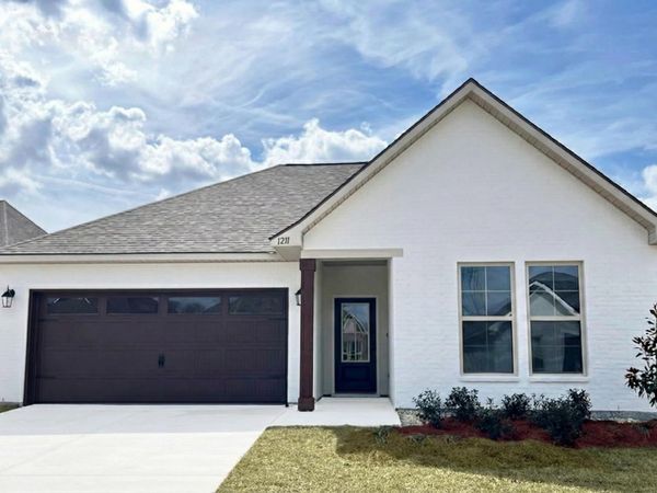 1211 Lakehaven Dr, Gonzales, LA 70737