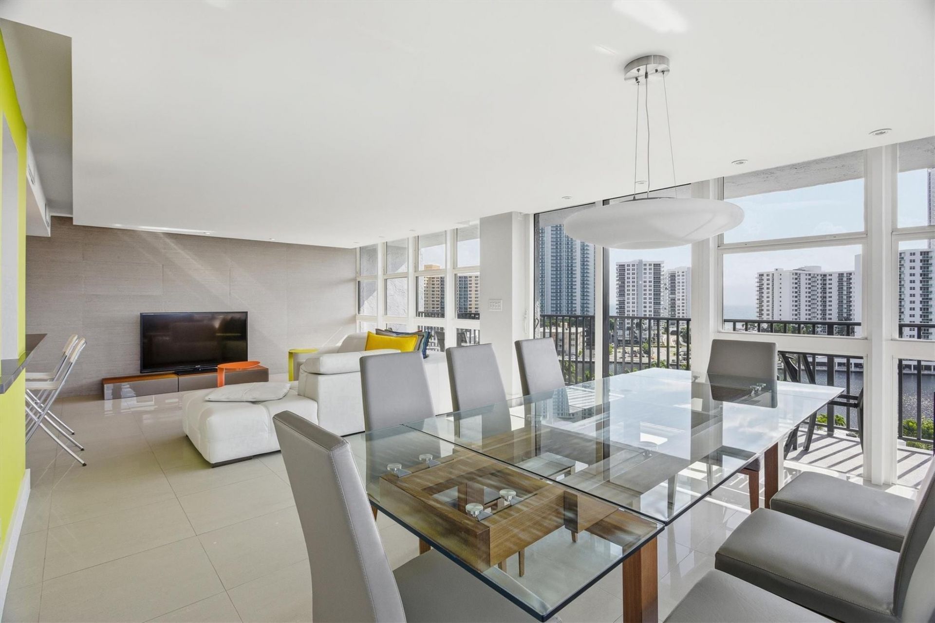 1000 Parkview Drive, Unit 1030, Hallandale Beach, FL 33009 Photo