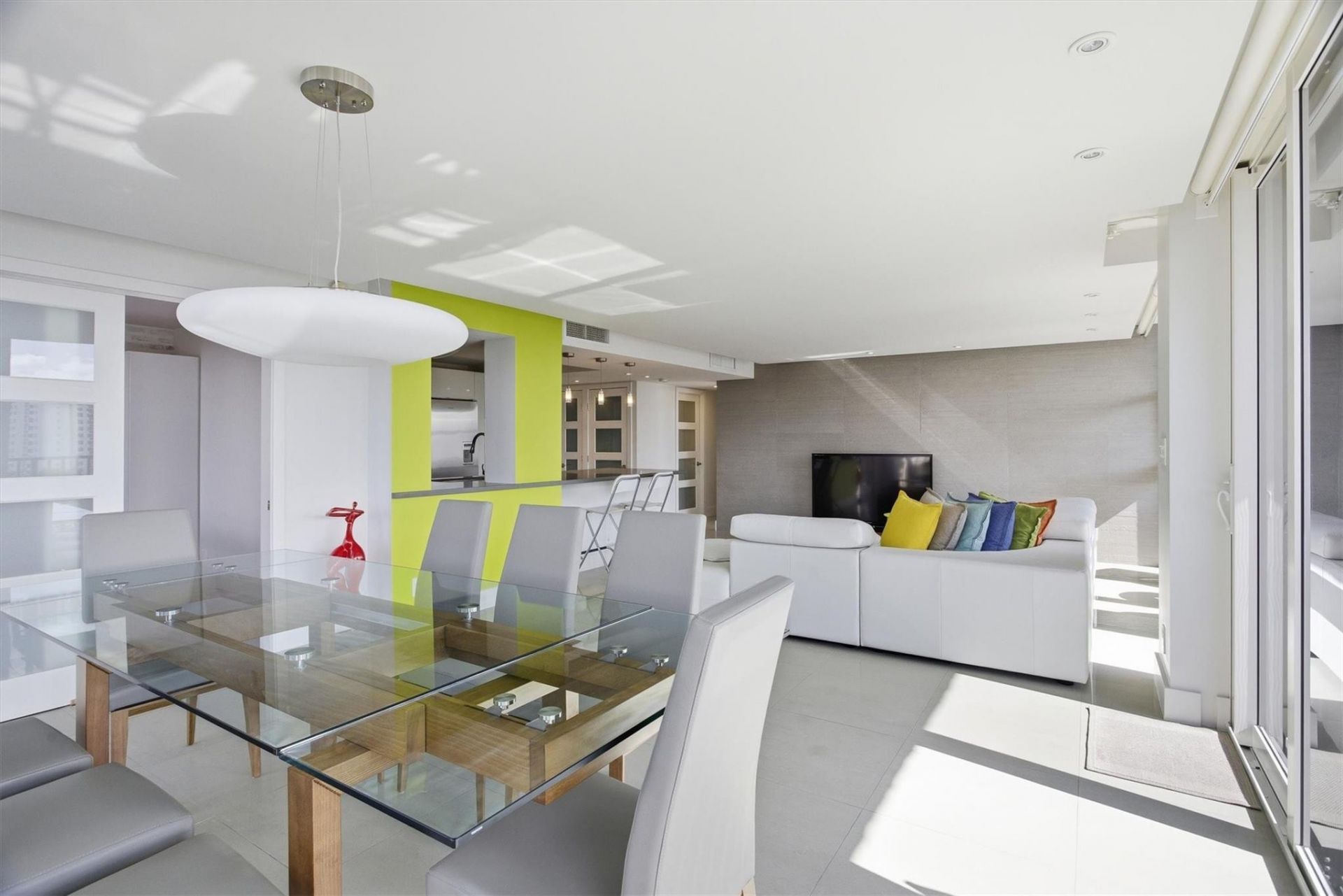 1000 Parkview Drive, Unit 1030, Hallandale Beach, FL 33009 Photo