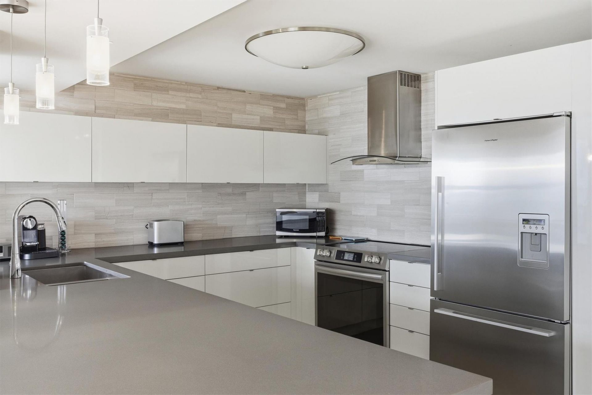 1000 Parkview Drive, Unit 1030, Hallandale Beach, FL 33009 Photo