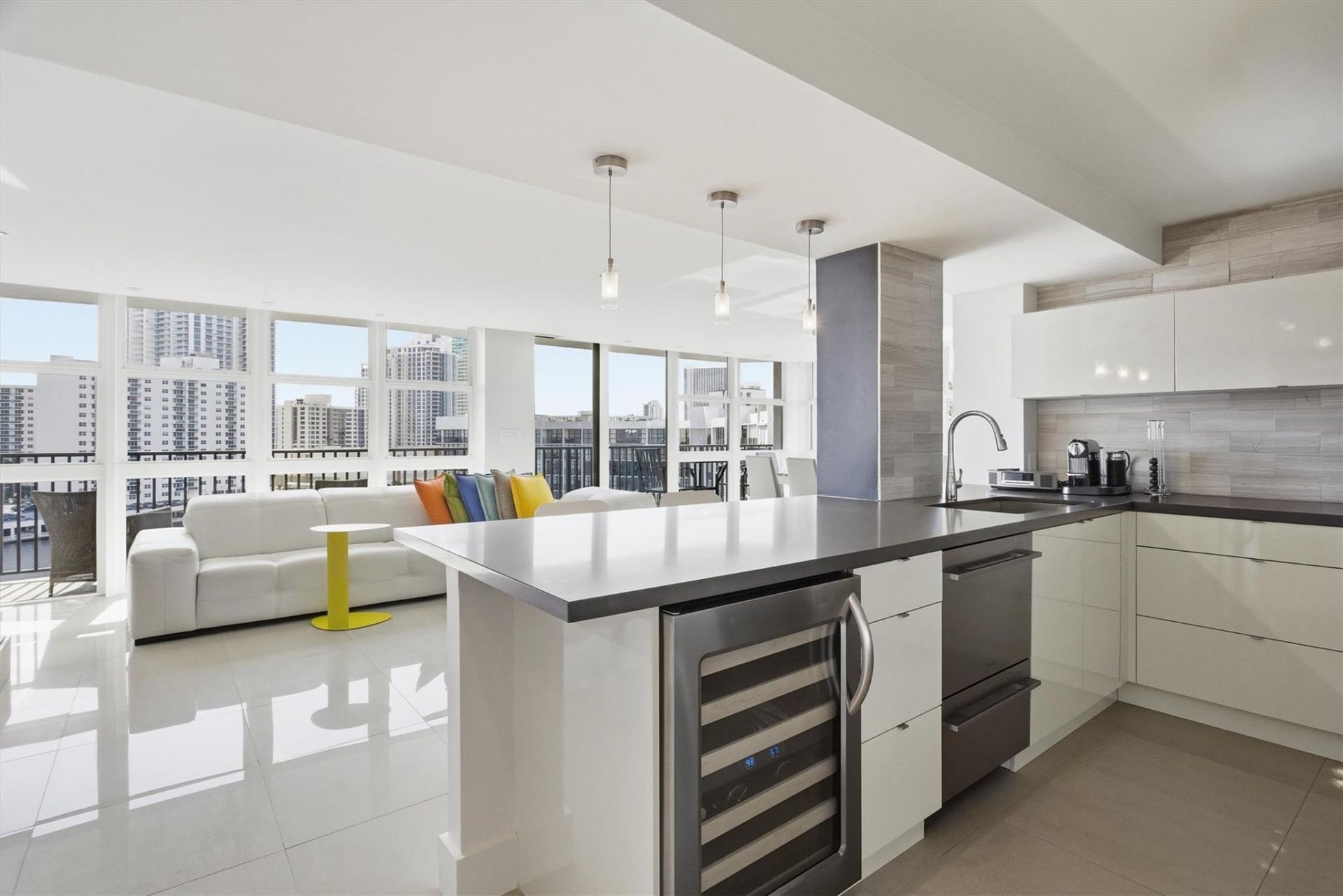 1000 Parkview Drive, Unit 1030, Hallandale Beach, FL 33009 Photo