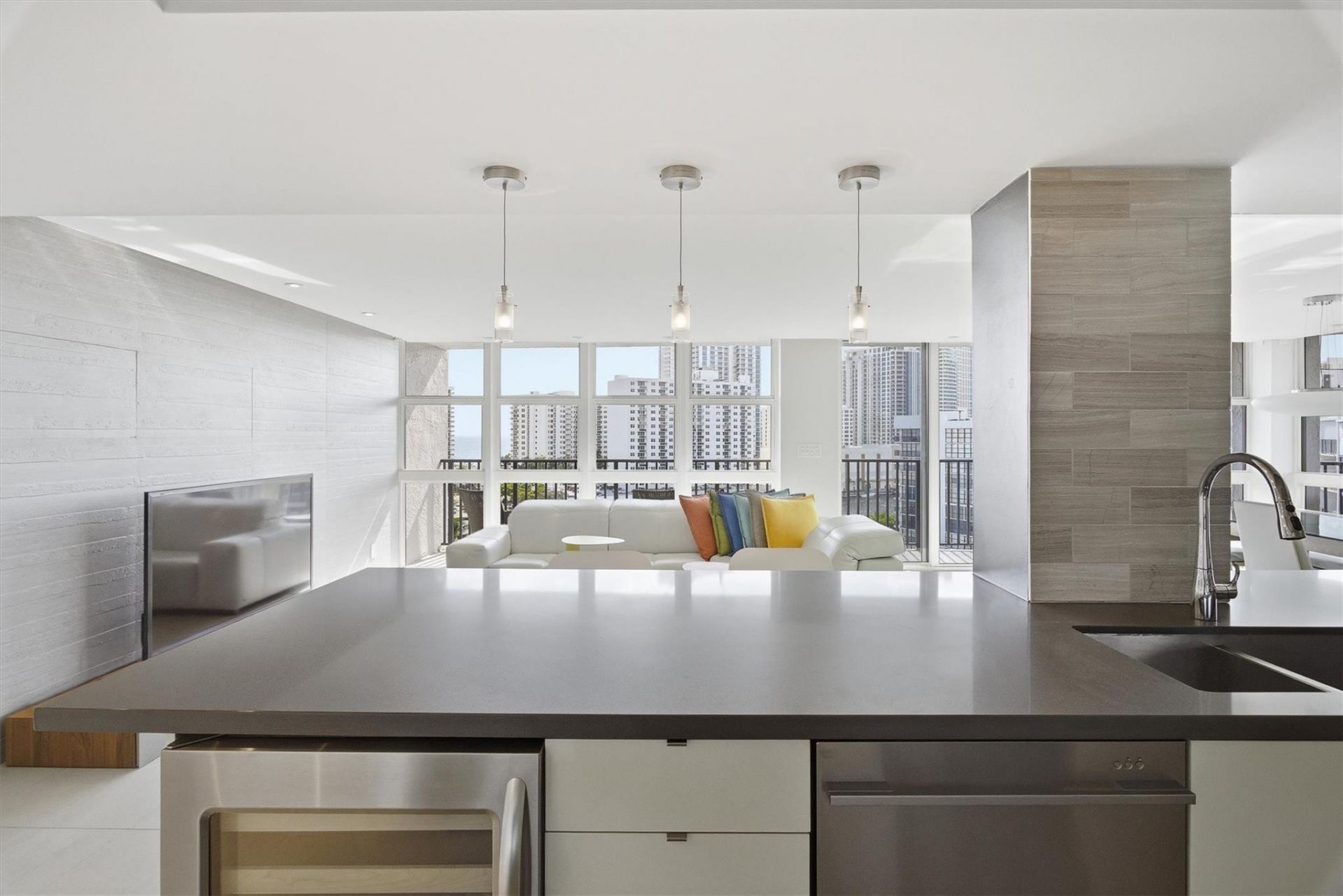 1000 Parkview Drive, Unit 1030, Hallandale Beach, FL 33009 Photo