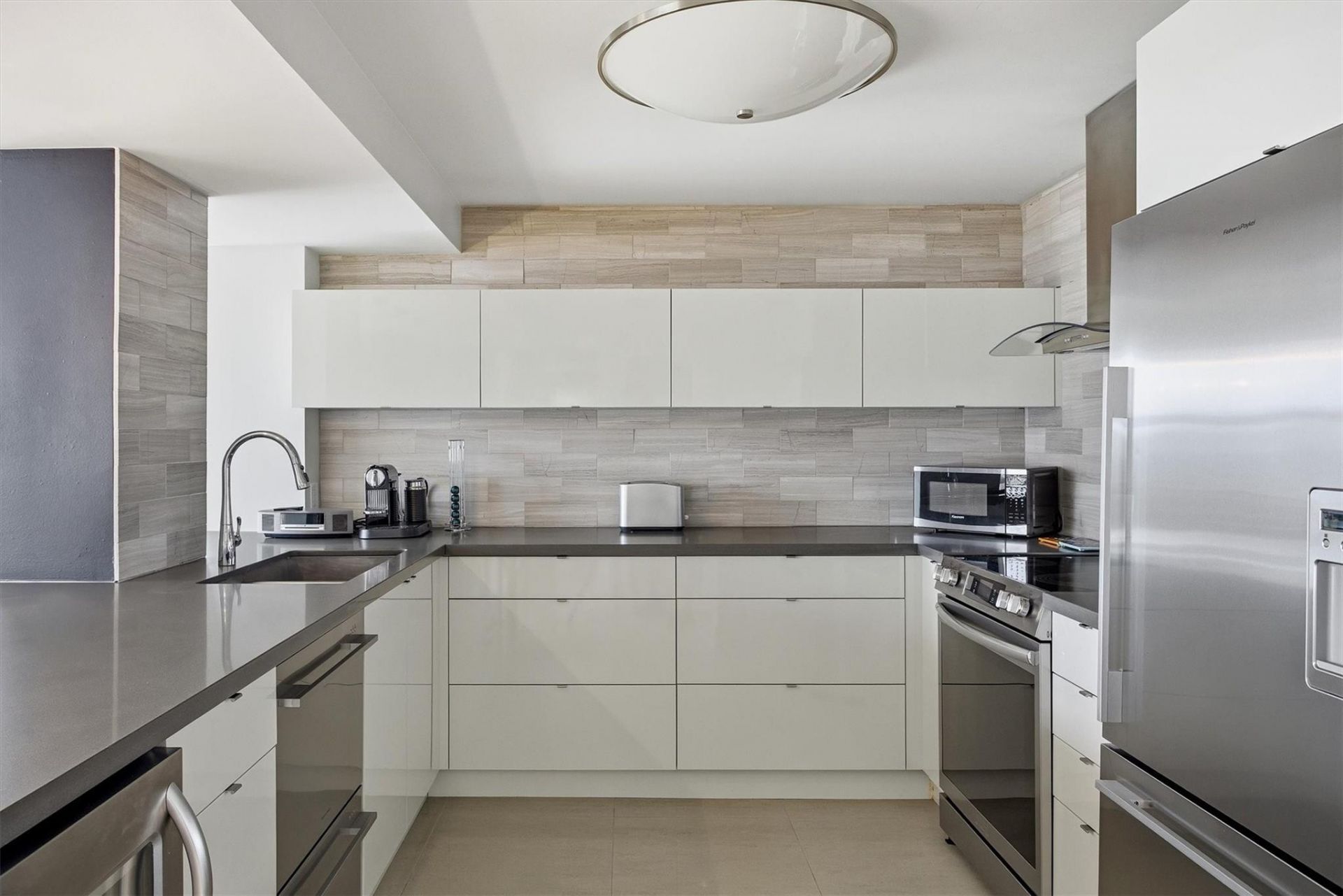 1000 Parkview Drive, Unit 1030, Hallandale Beach, FL 33009 Photo