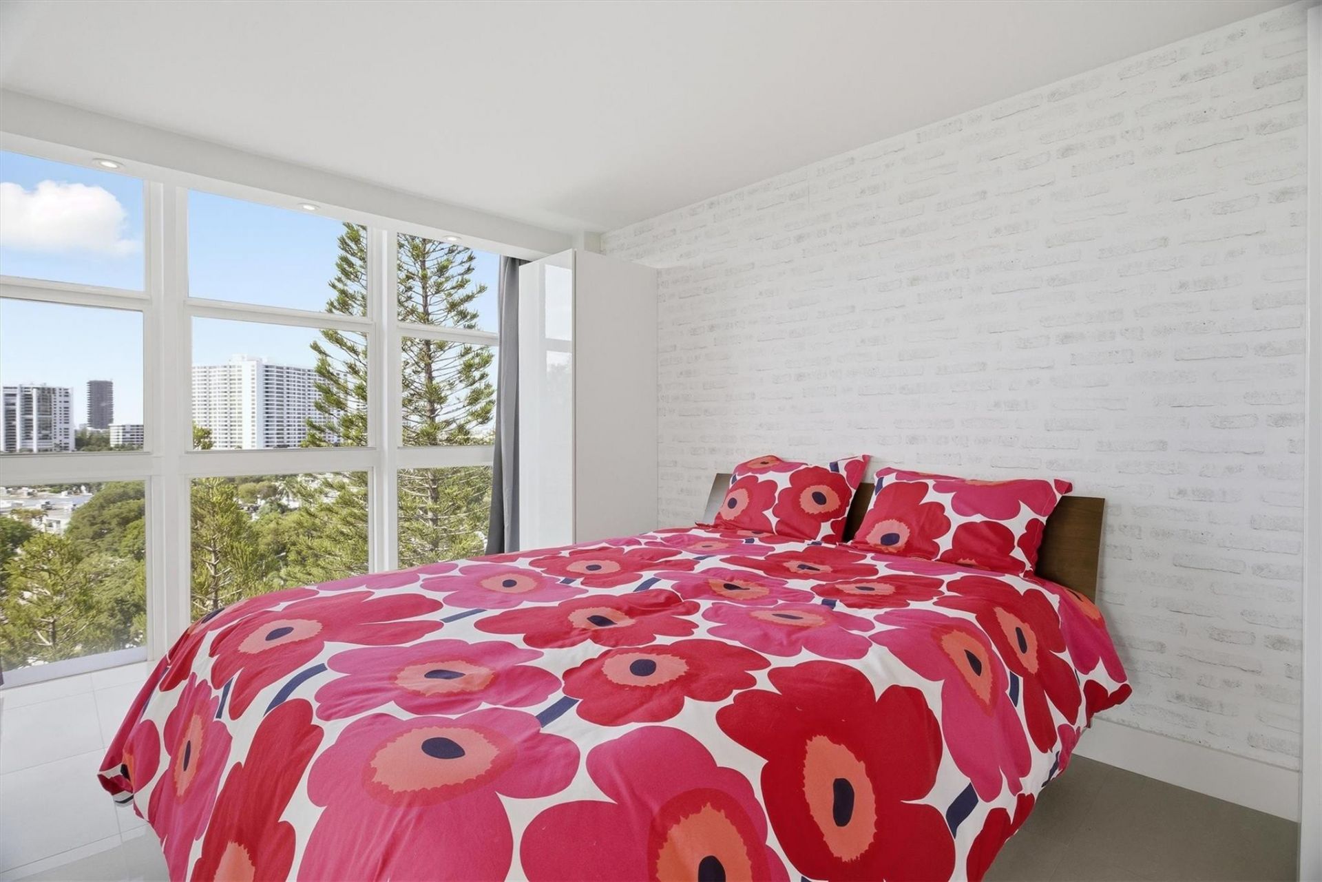 1000 Parkview Drive, Unit 1030, Hallandale Beach, FL 33009 Photo