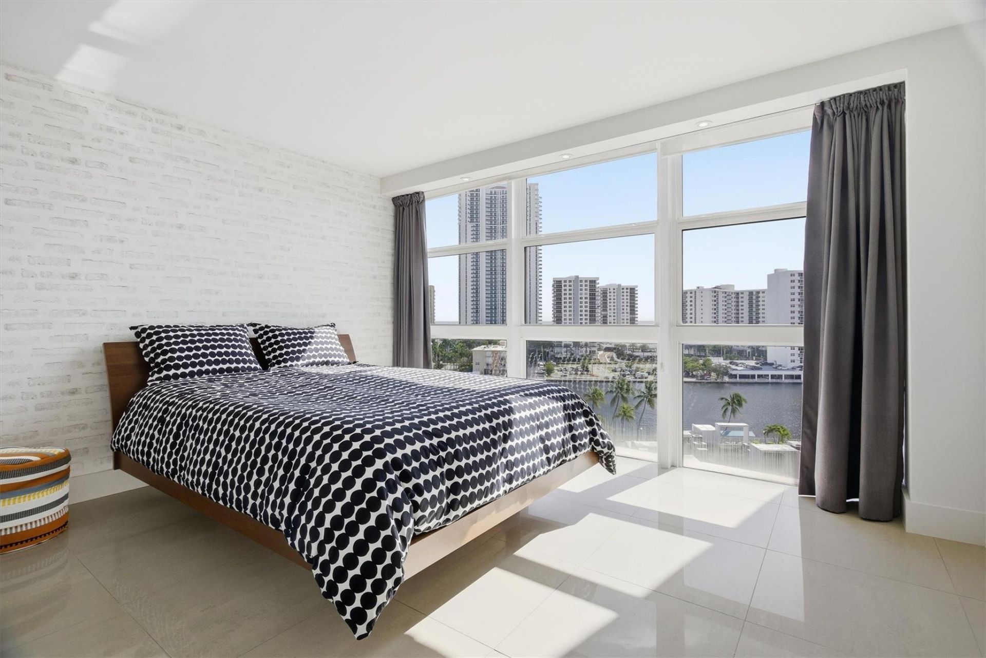 1000 Parkview Drive, Unit 1030, Hallandale Beach, FL 33009 Photo