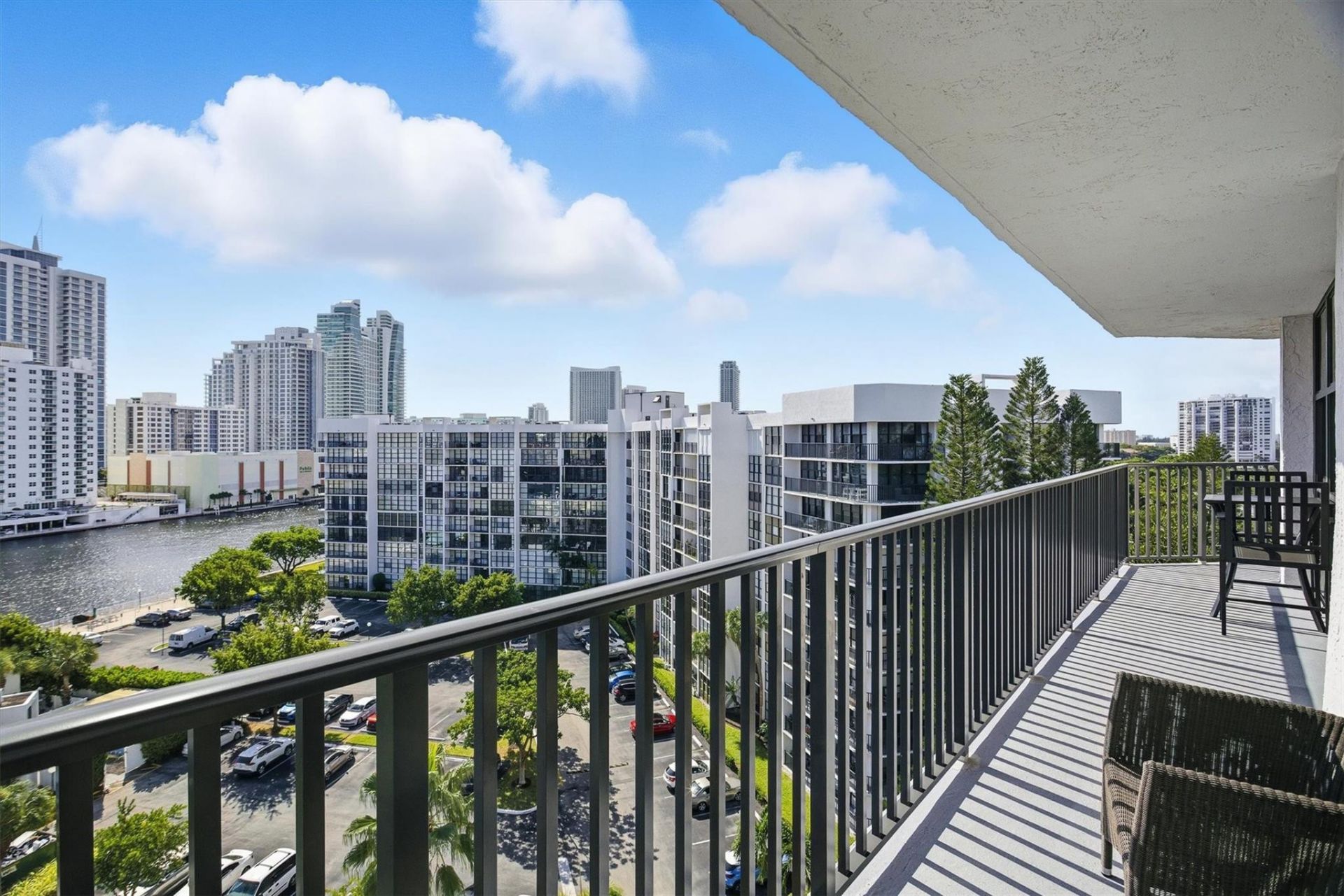 1000 Parkview Drive, Unit 1030, Hallandale Beach, FL 33009 Photo