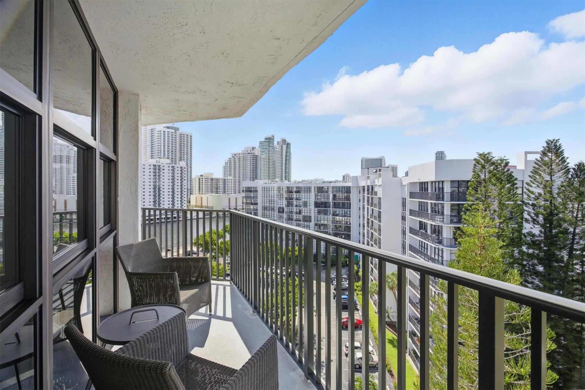 1000 Parkview Drive, Unit 1030, Hallandale Beach, FL 33009 Photo