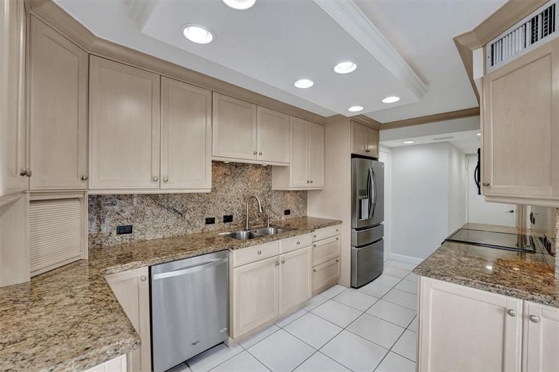 936 Intracoastal Drive, Unit 12C, Fort Lauderdale, FL 33304 Photo