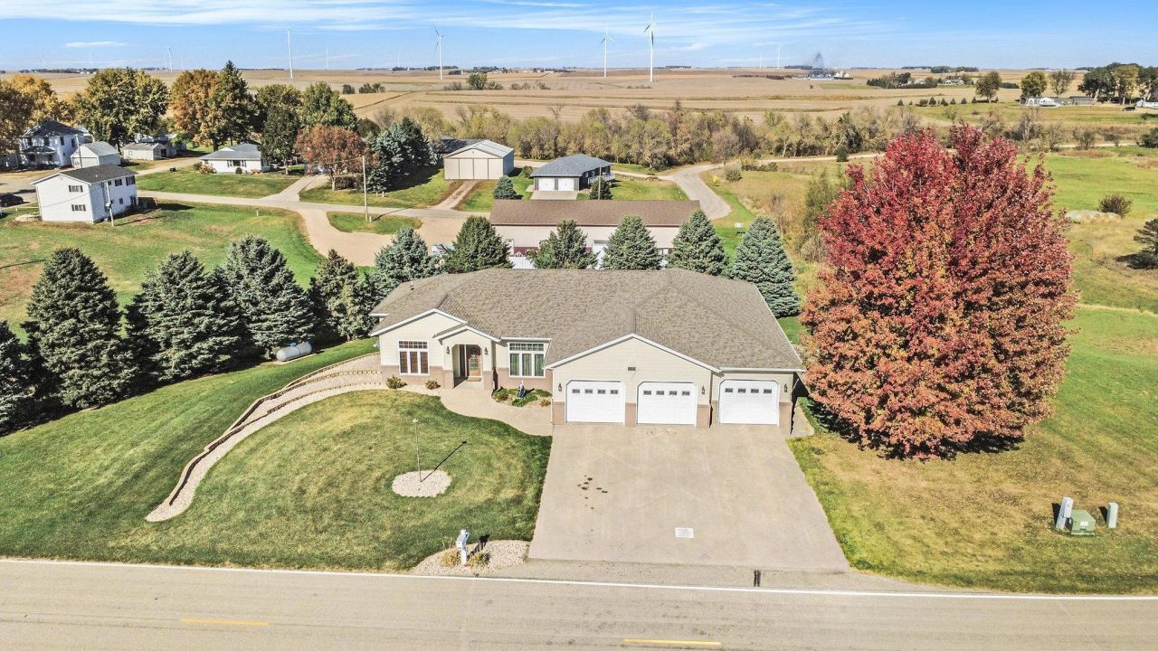 505 E 2nd Avenue, Beaver Creek, MN 56116 Main Photo