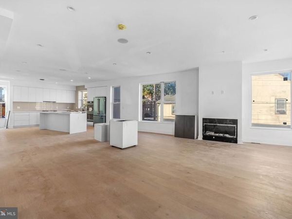 652 FAIRMOUNT AVENUE, PHILADELPHIA, PA 19123