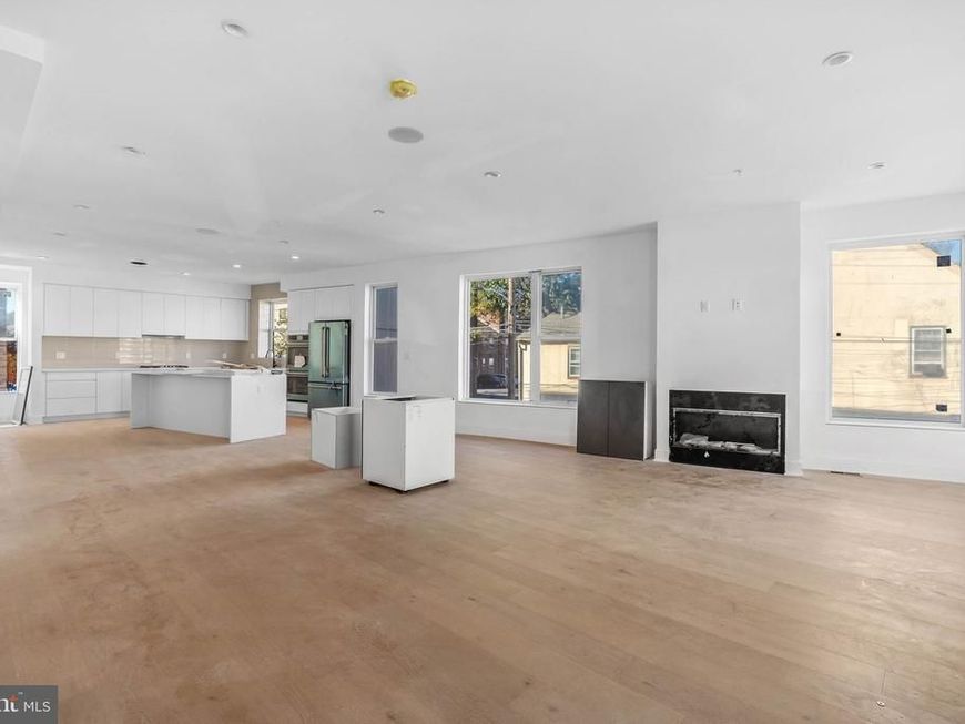 652 Fairmount Avenue, Philadelphia, PA 19123 Main Photo