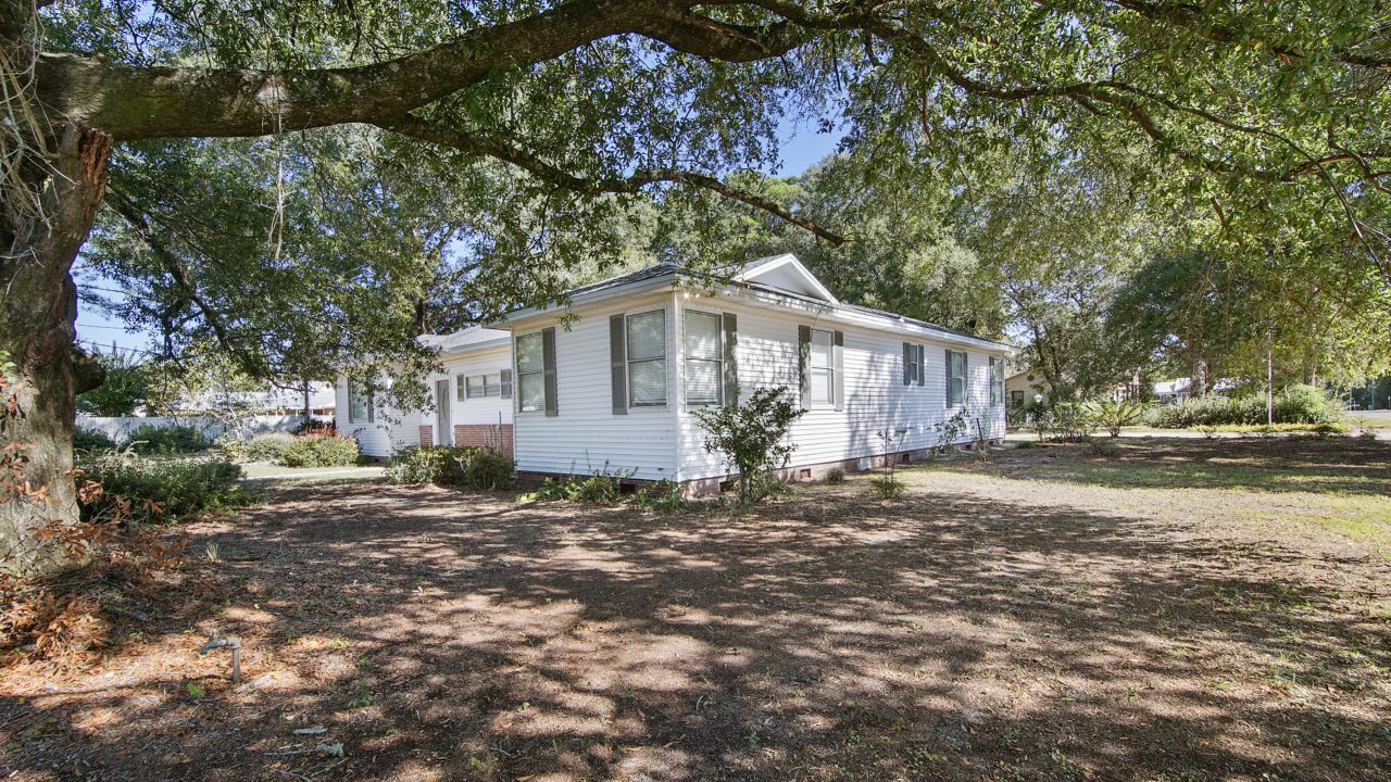 111 Bay Avenue, Defuniak Springs, FL 32435 Main Photo