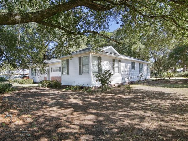 111 Bay Avenue, DeFuniak Springs, FL 32435