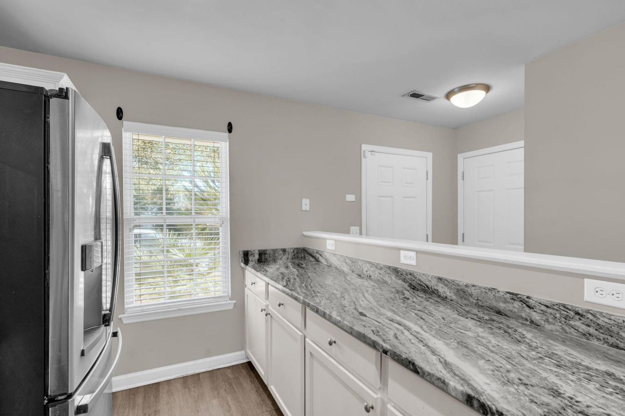 201 Darcy Avenue Photo 4