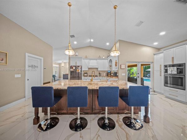 15720 SW 56th St, Southwest Ranches, FL 33331