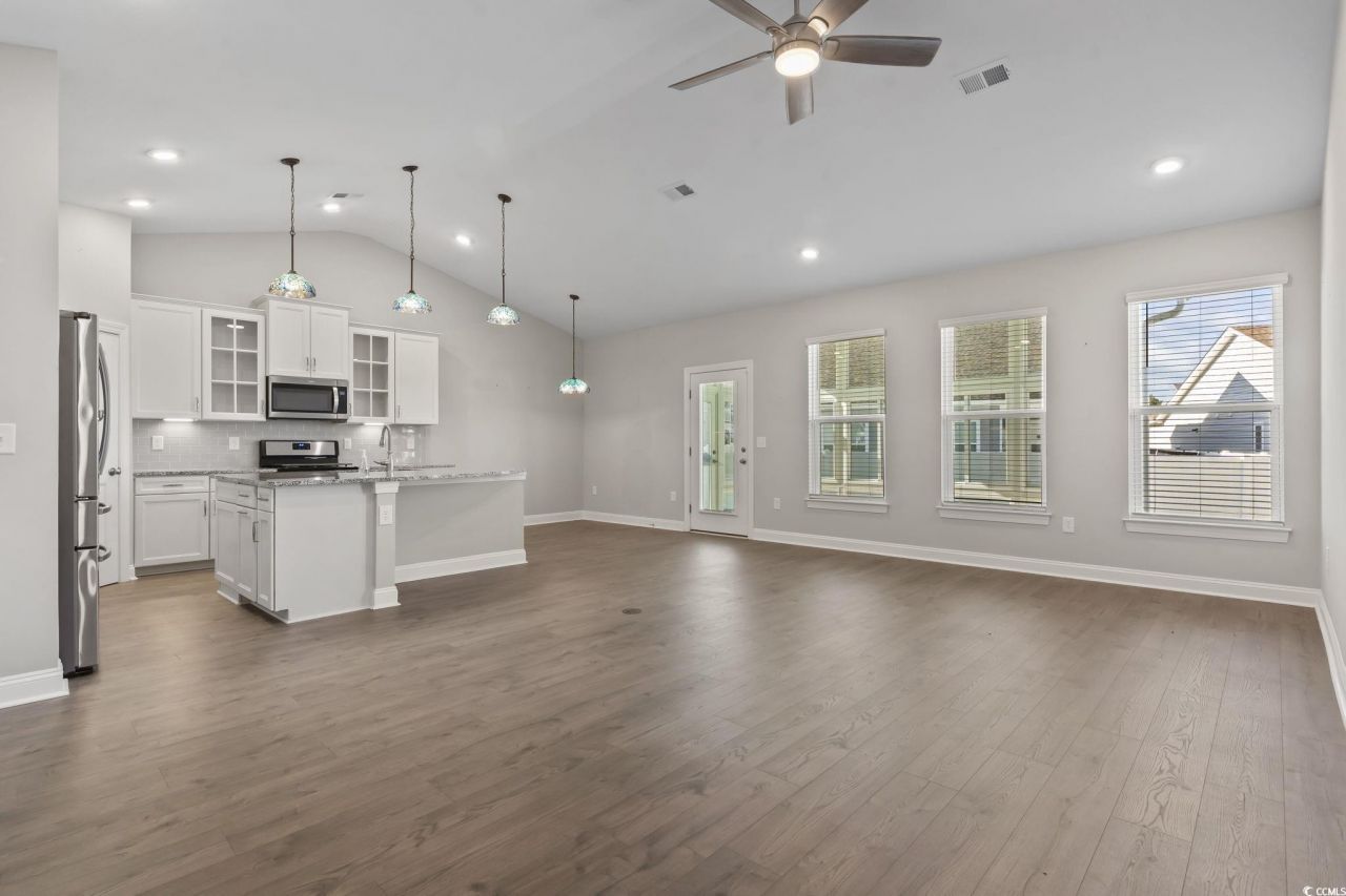 5037 Sassari St. Photo 6